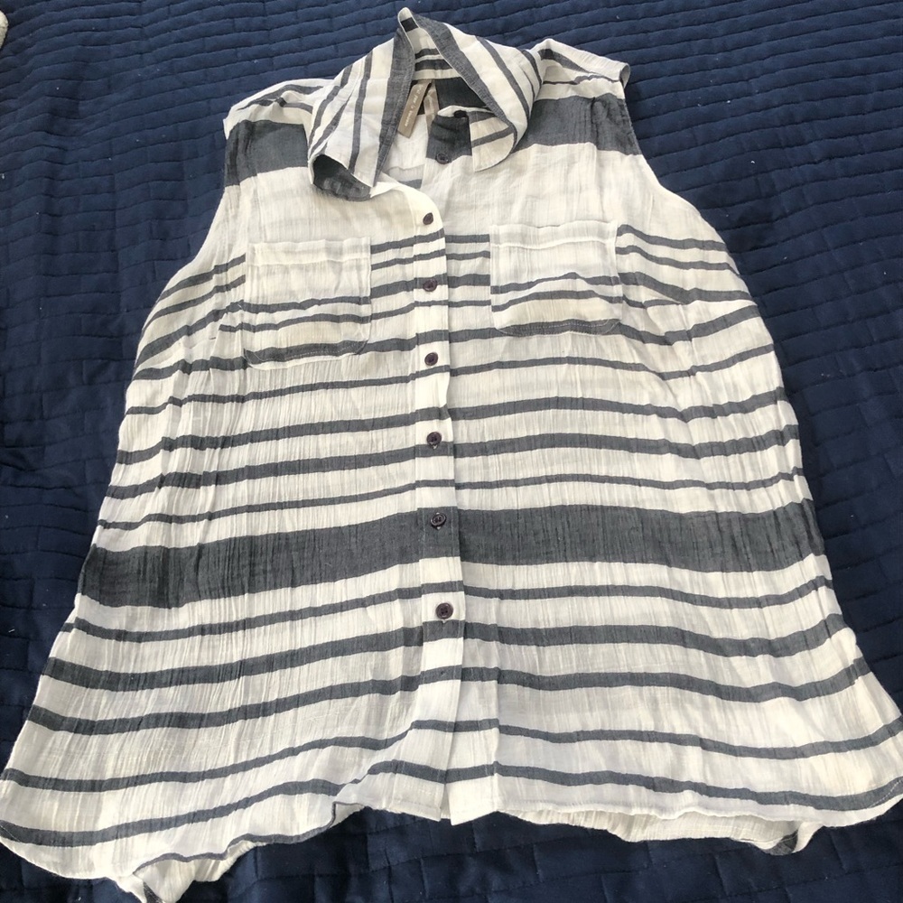 Penningtons White and blue Notched Collar Sleeveless blouse 1x - button up